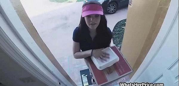  Pizza delivery chick does extra for cash